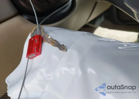 2001 Chevrolet Suburban C1500 z USA, uszkodzony, nr VIN 3GNEC16T21G248839